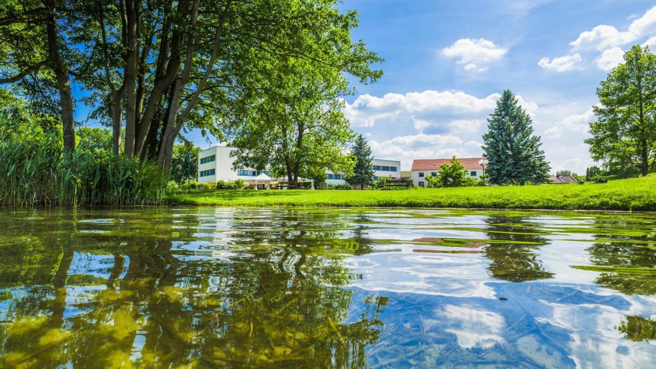 Seepark Hotel Am Wandlitzsee Ngoại thất bức ảnh