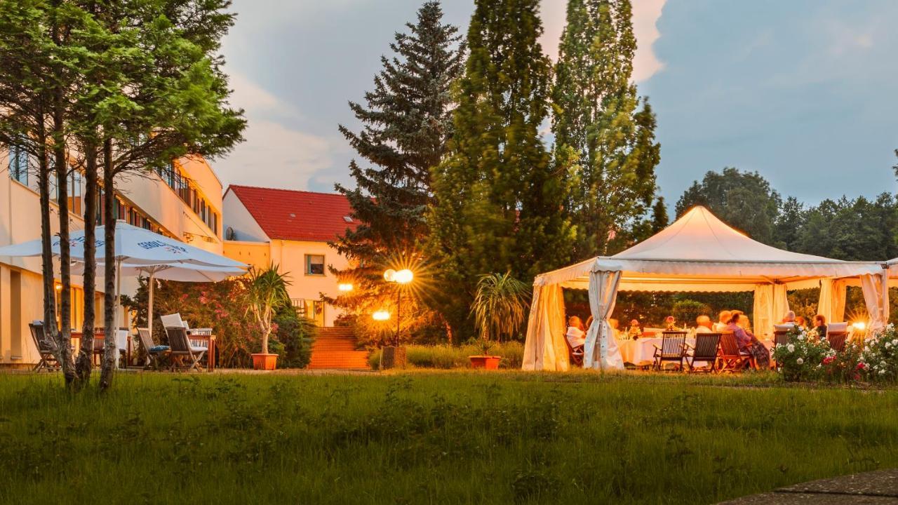 Seepark Hotel Am Wandlitzsee Ngoại thất bức ảnh